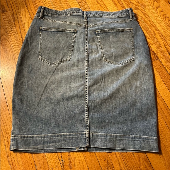 EUC Banana Republic size 14 Denim skirt - Picture 2 of 6